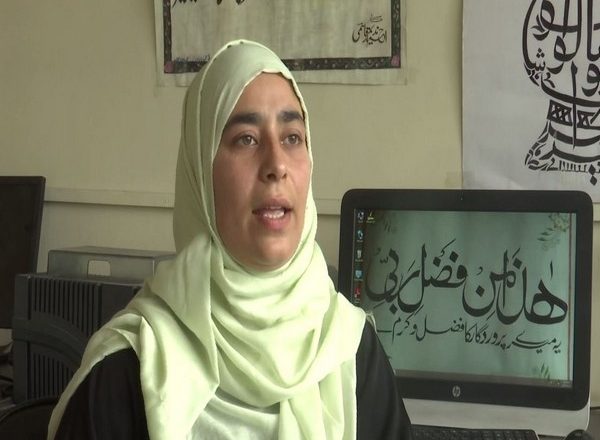 Kashmiri girl wants to preserve traditional Urdu calligraphy art
