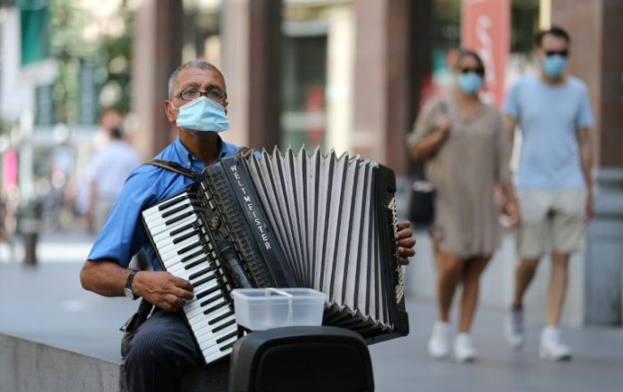 More European nations tighten virus curbs as global deaths top 700,000