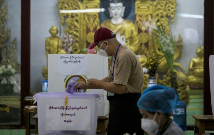 Suu Kyi forecast to triumph in virus-hit Myanmar election