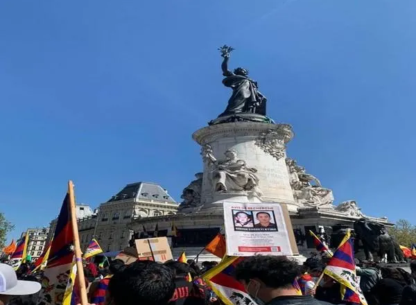 Tibetan student body protest against Chinese Panchen Lama.