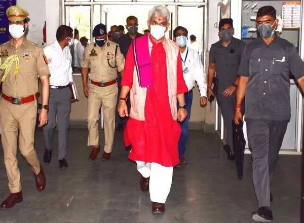 J-K:  LG review medical facilities at Kathua