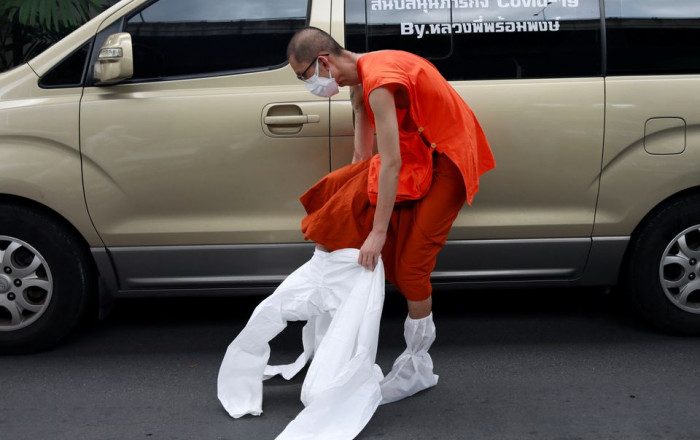 In Bangkok, an army of volunteers fights coronavirus