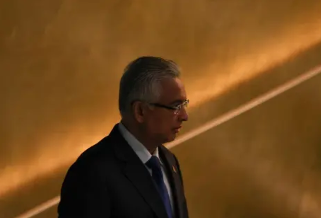 Before the elections, Mauritius lifts its ban on social media.