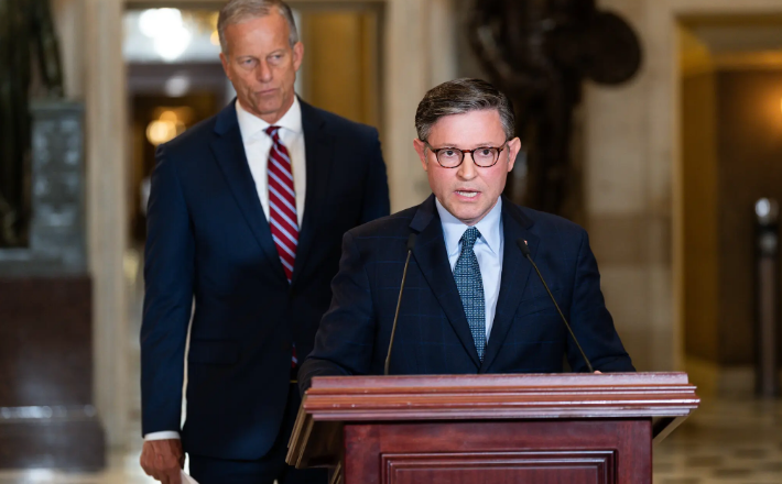 Both Parties Are Resigned to Deadlock as Shutdown Takes Hold